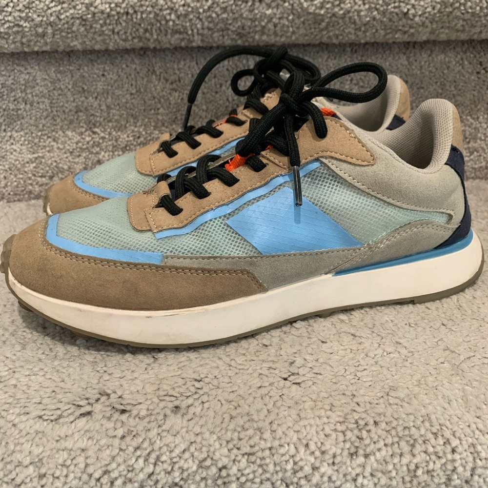 Womens Blue and Tan Retro-Inspired Sneakers with Mixed Materials